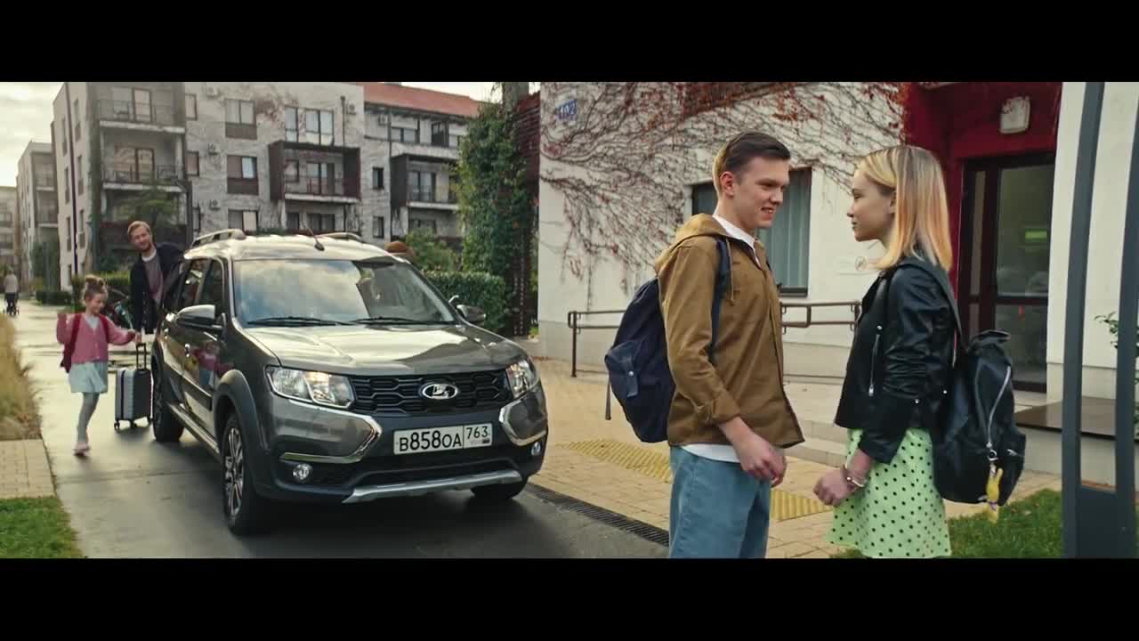 Lada - Largus: с местами для поцелуев (2021)